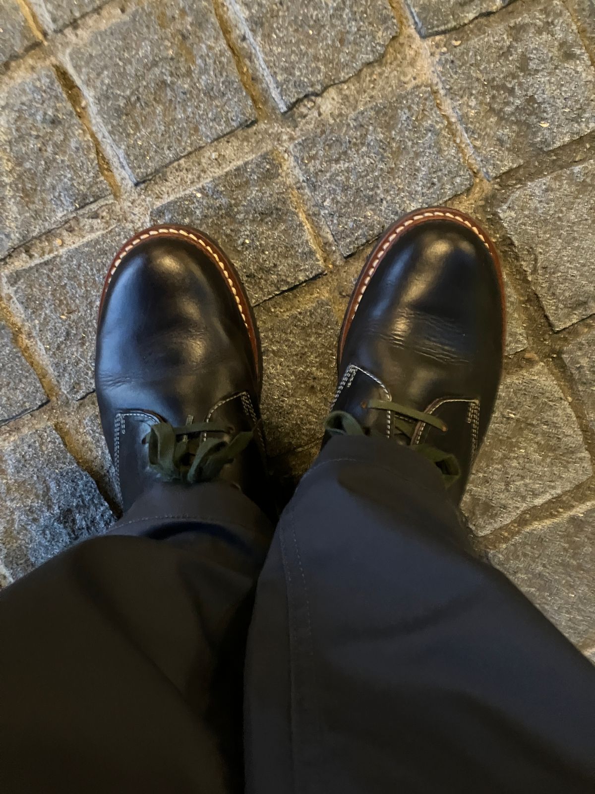 Photo by maru on July 1, 2025 of the Danner Moreland Oxford in Horween Black Chromexcel.