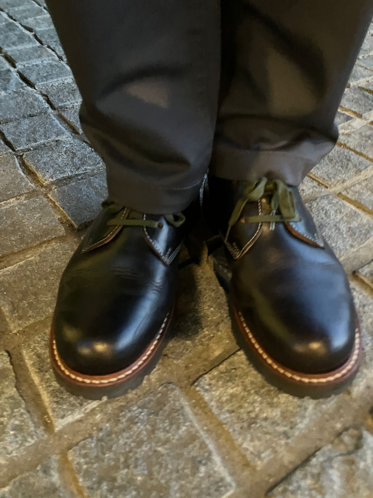 Photo by maru on July 1, 2025 of the Danner Moreland Oxford in Horween Black Chromexcel.