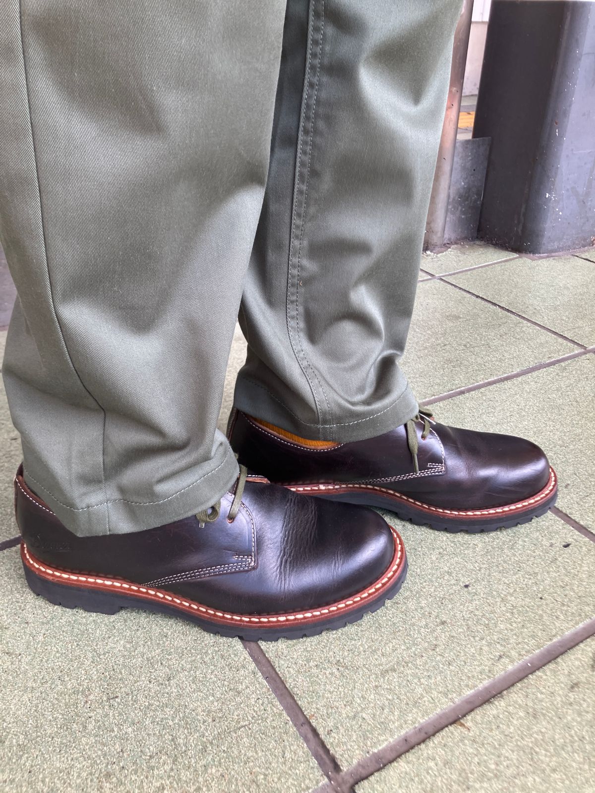 Photo by maru on July 22, 2025 of the Danner Moreland Oxford in Horween Black Chromexcel.
