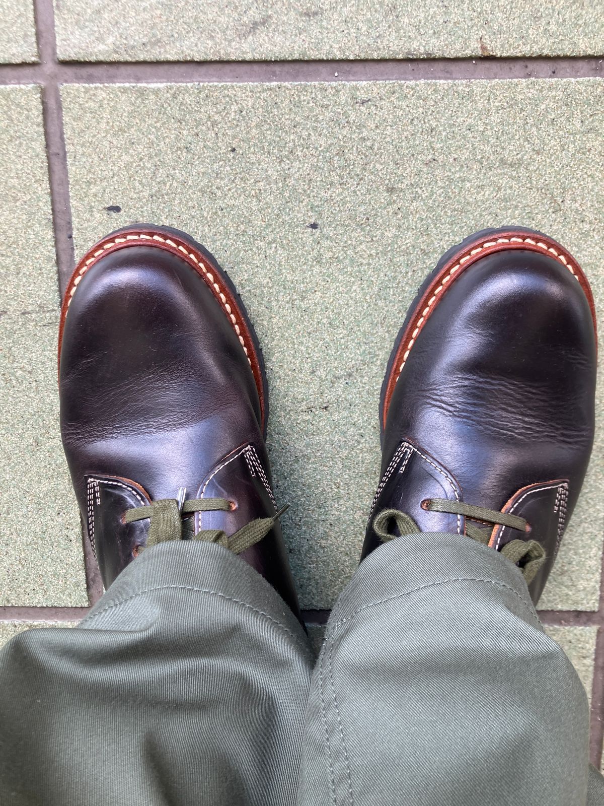 Photo by maru on July 22, 2025 of the Danner Moreland Oxford in Horween Black Chromexcel.