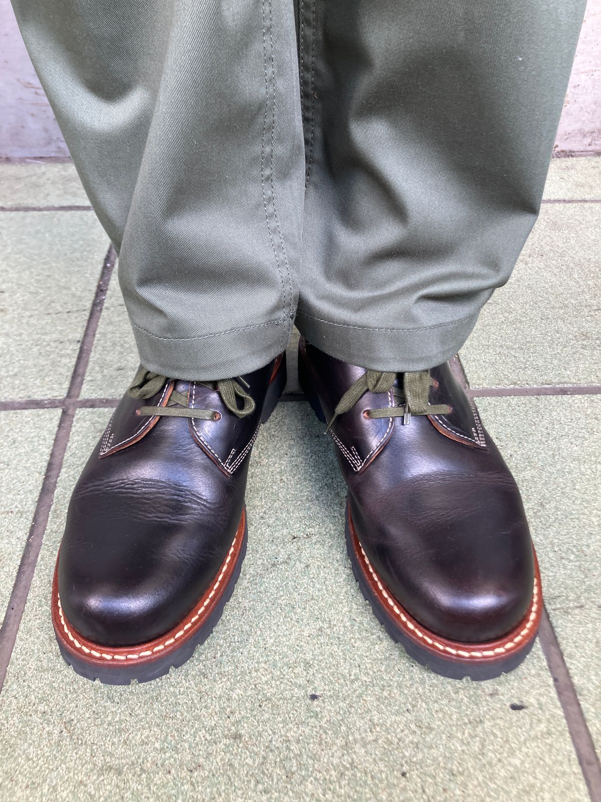 Photo by maru on July 22, 2025 of the Danner Moreland Oxford in Horween Black Chromexcel.