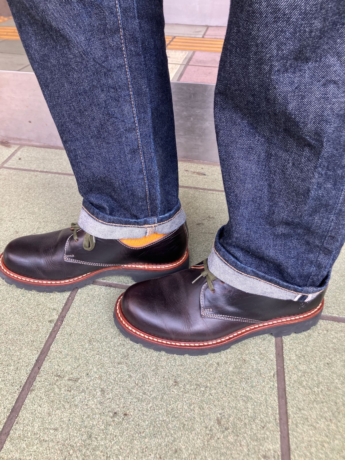 Photo by maru on July 8, 2025 of the Danner Moreland Oxford in Horween Black Chromexcel.
