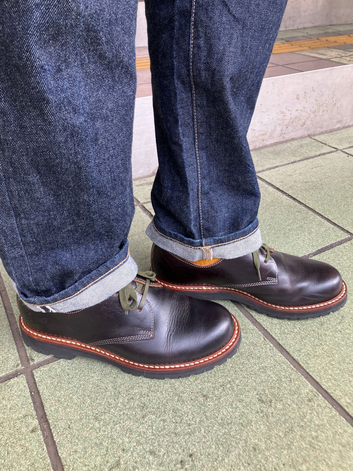 Photo by maru on July 8, 2025 of the Danner Moreland Oxford in Horween Black Chromexcel.