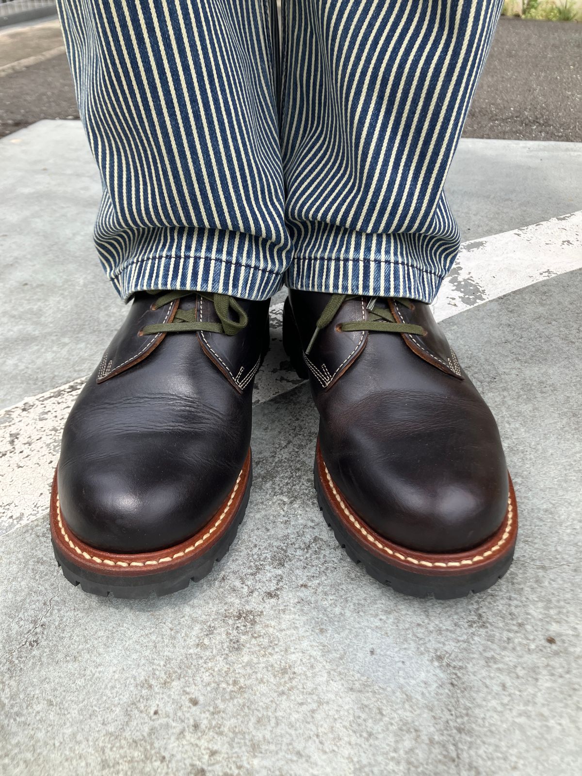 Photo by maru on July 27, 2025 of the Danner Moreland Oxford in Horween Black Chromexcel.