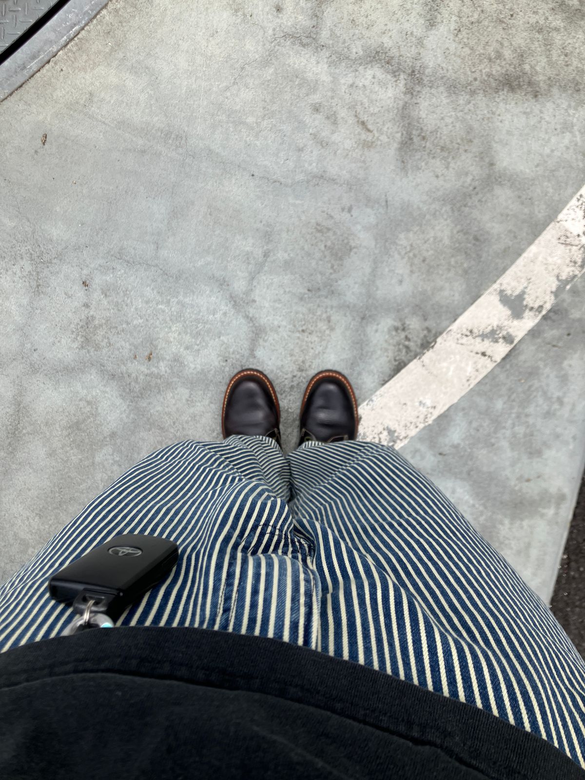 Photo by maru on July 27, 2025 of the Danner Moreland Oxford in Horween Black Chromexcel.