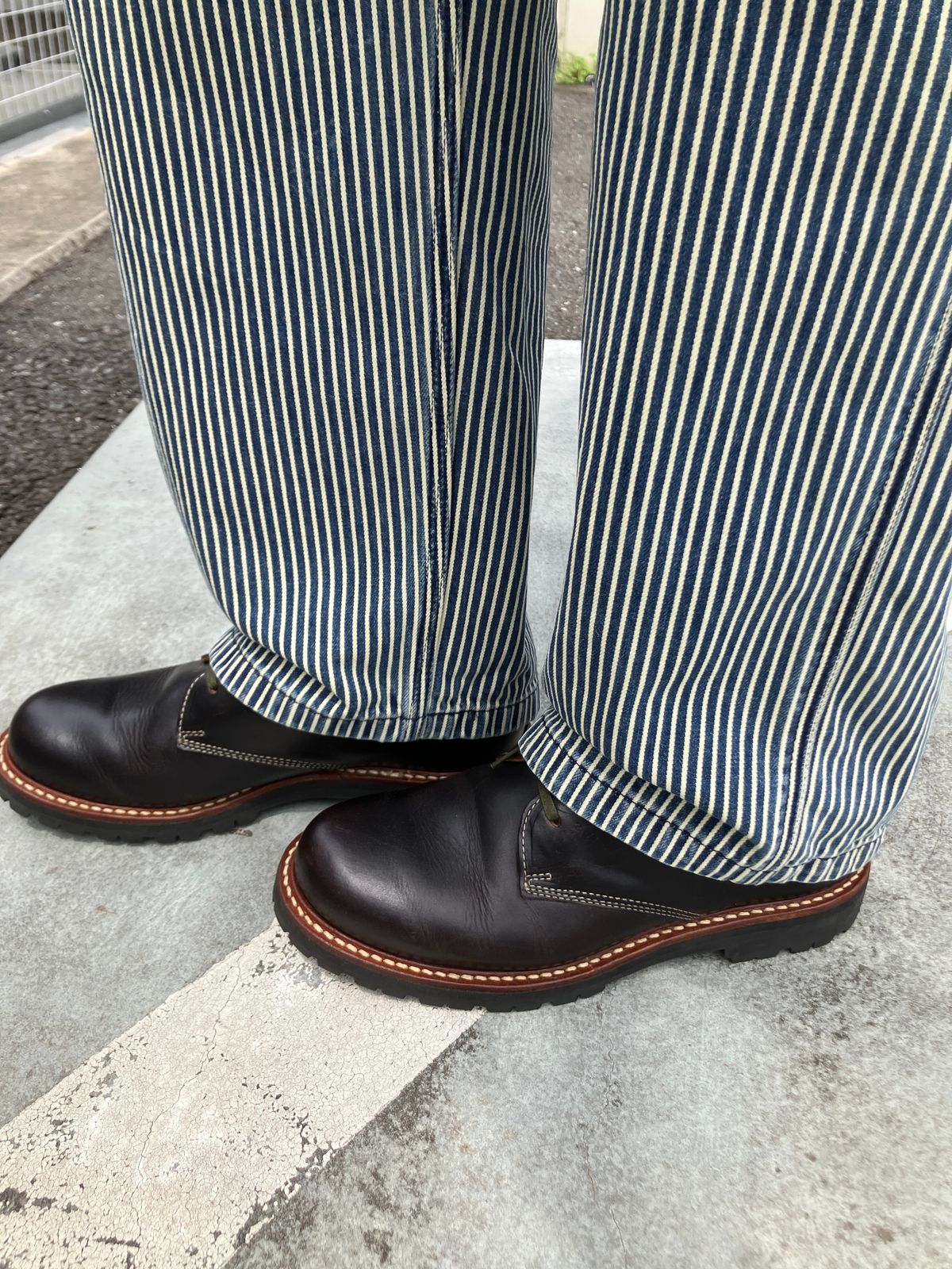 Photo by maru on July 27, 2025 of the Danner Moreland Oxford in Horween Black Chromexcel.