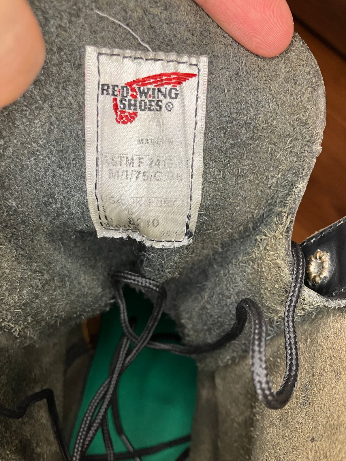 Photo by maru on May 18, 2025 of the Red Wing 8210 Logger Boots in S.B. Foot Black Chrome.