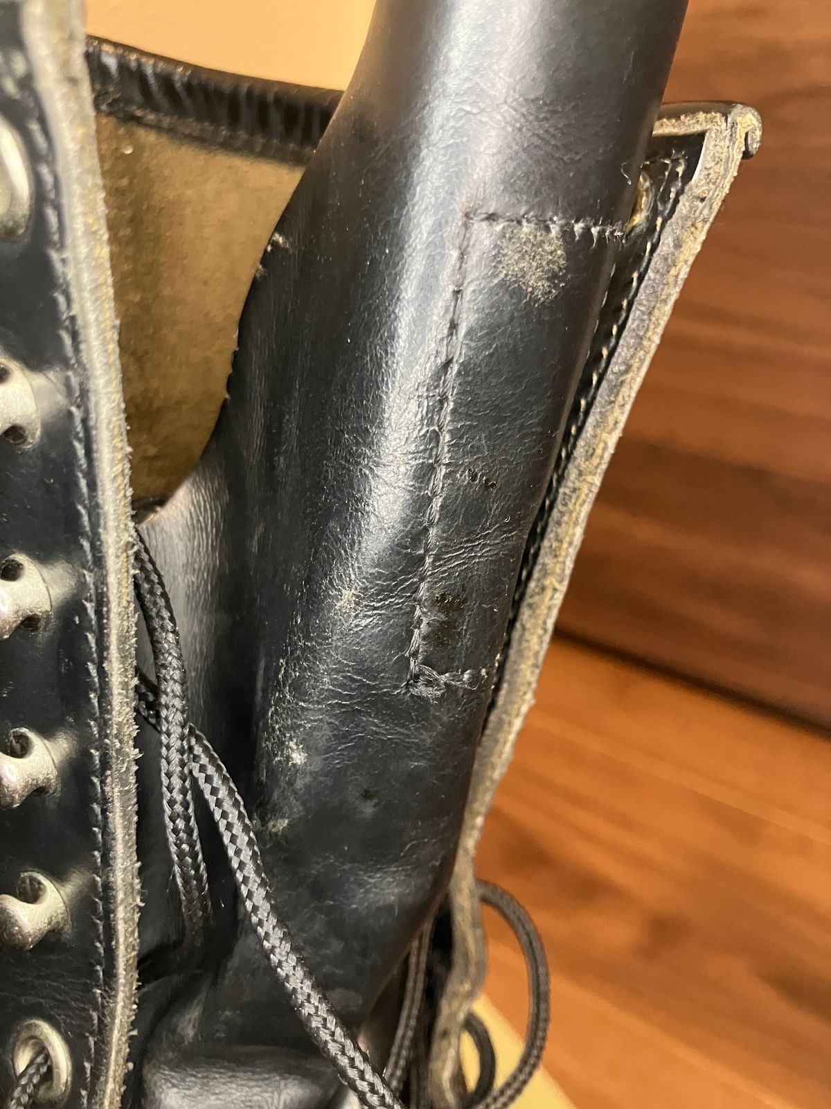 Photo by maru on May 18, 2025 of the Red Wing 8210 Logger Boots in S.B. Foot Black Chrome.