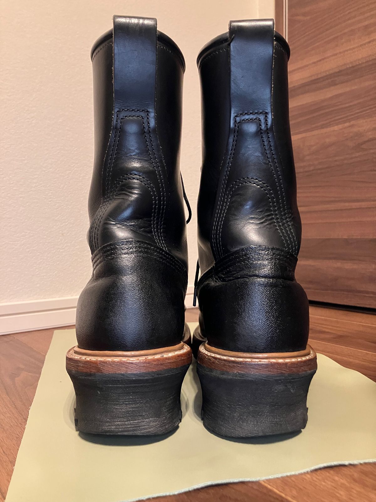 Photo by maru on May 18, 2025 of the Red Wing 8210 Logger Boots in S.B. Foot Black Chrome.
