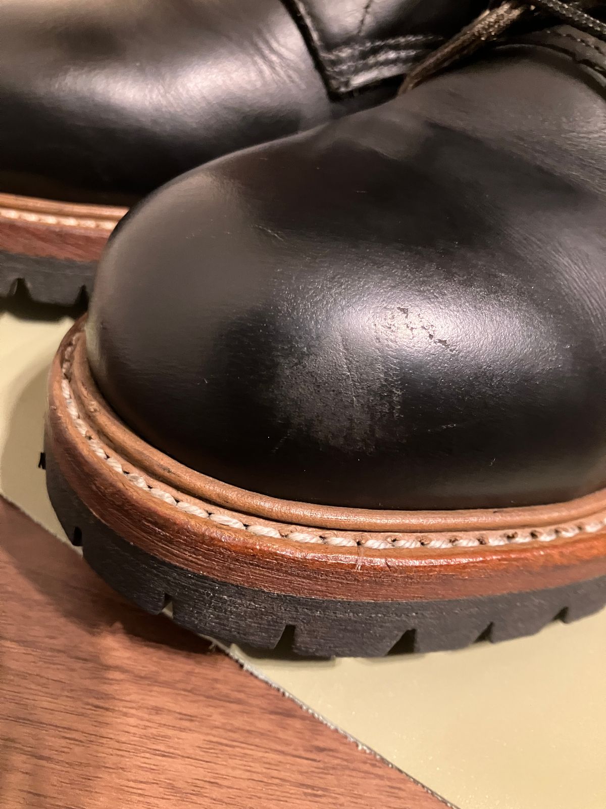 Photo by maru on May 18, 2025 of the Red Wing 8210 Logger Boots in S.B. Foot Black Chrome.