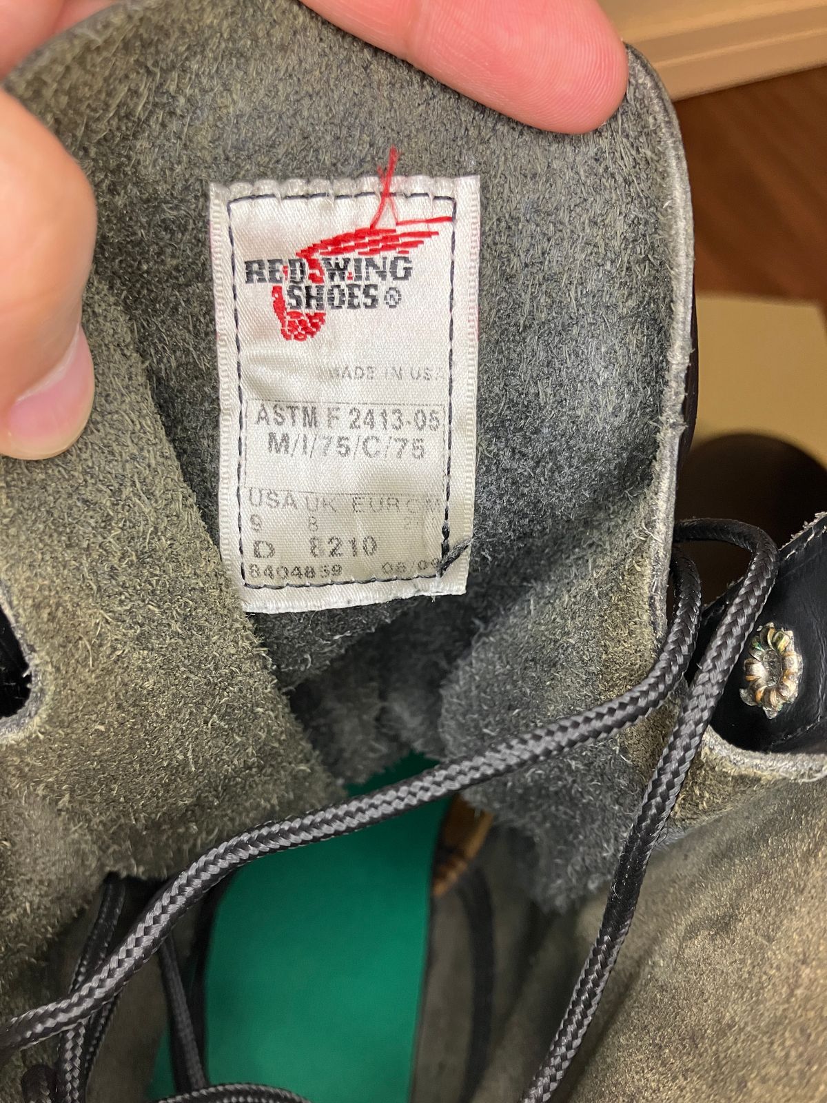 Photo by maru on May 18, 2025 of the Red Wing 8210 Logger Boots in S.B. Foot Black Chrome.