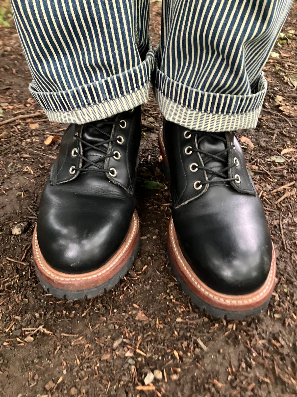 Photo by maru on May 25, 2025 of the Red Wing 8210 Logger Boots in S.B. Foot Black Chrome.