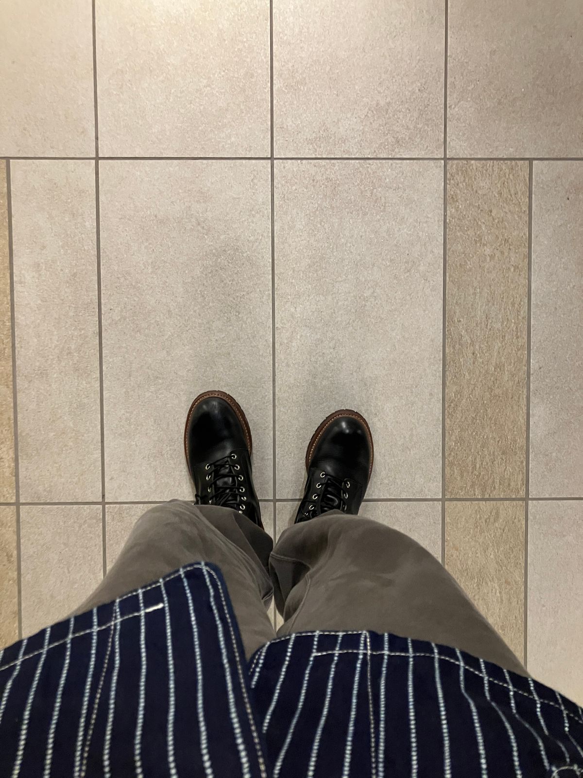 Photo by maru on June 8, 2025 of the Red Wing 8210 Logger Boots in S.B. Foot Black Chrome.