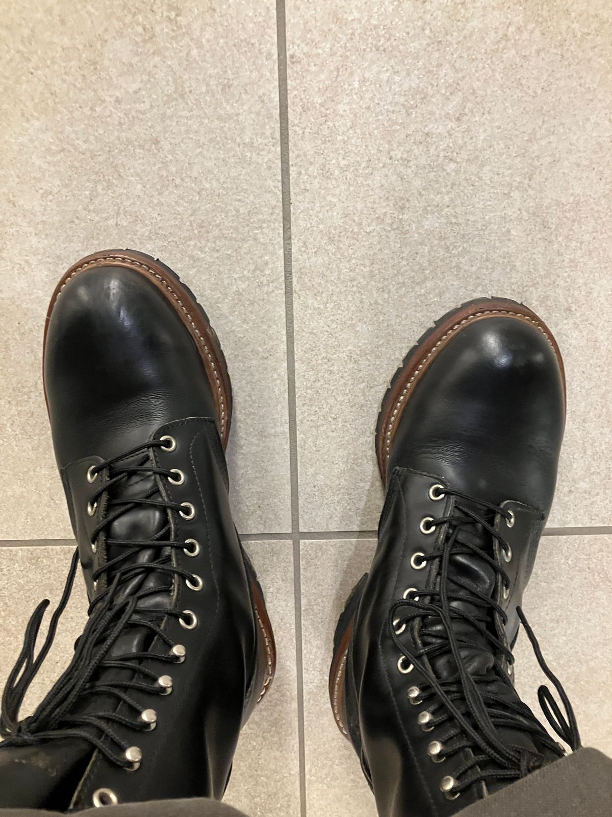 Photo by maru on June 8, 2025 of the Red Wing 8210 Logger Boots in S.B. Foot Black Chrome.
