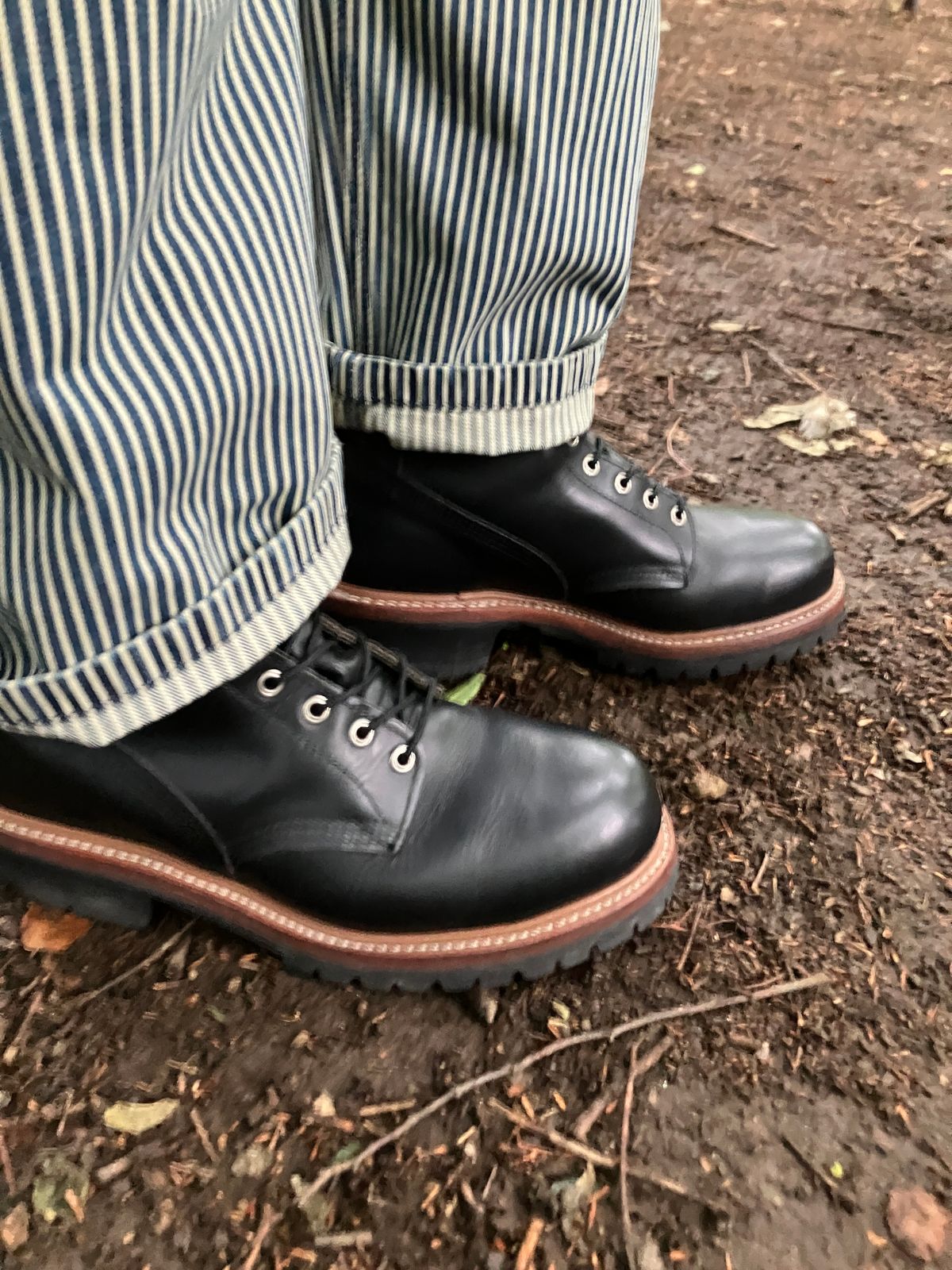 Photo by maru on May 25, 2025 of the Red Wing 8210 Logger Boots in S.B. Foot Black Chrome.