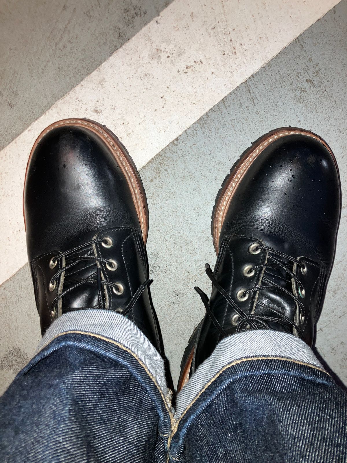 Photo by maru on June 14, 2025 of the Red Wing 8210 Logger Boots in S.B. Foot Black Chrome.
