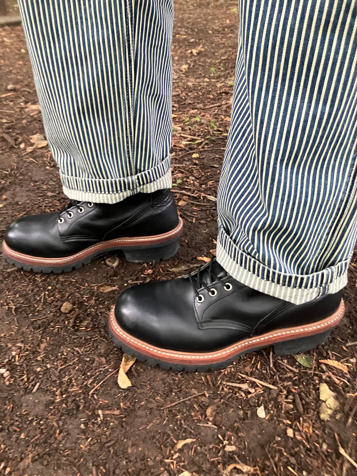 Photo by maru on May 25, 2025 of the Red Wing 8210 Logger Boots in S.B. Foot Black Chrome.