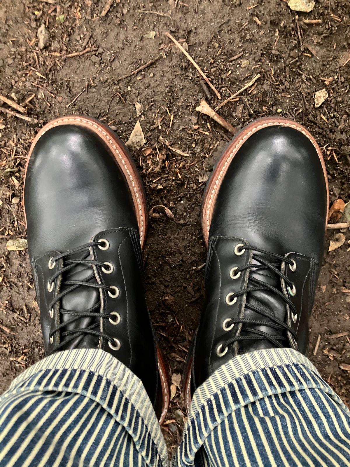 Photo by maru on May 25, 2025 of the Red Wing 8210 Logger Boots in S.B. Foot Black Chrome.