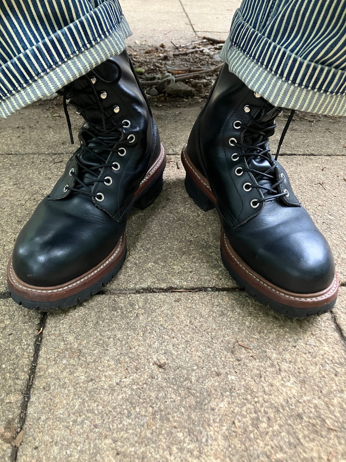 Photo by maru on May 25, 2025 of the Red Wing 8210 Logger Boots in S.B. Foot Black Chrome.