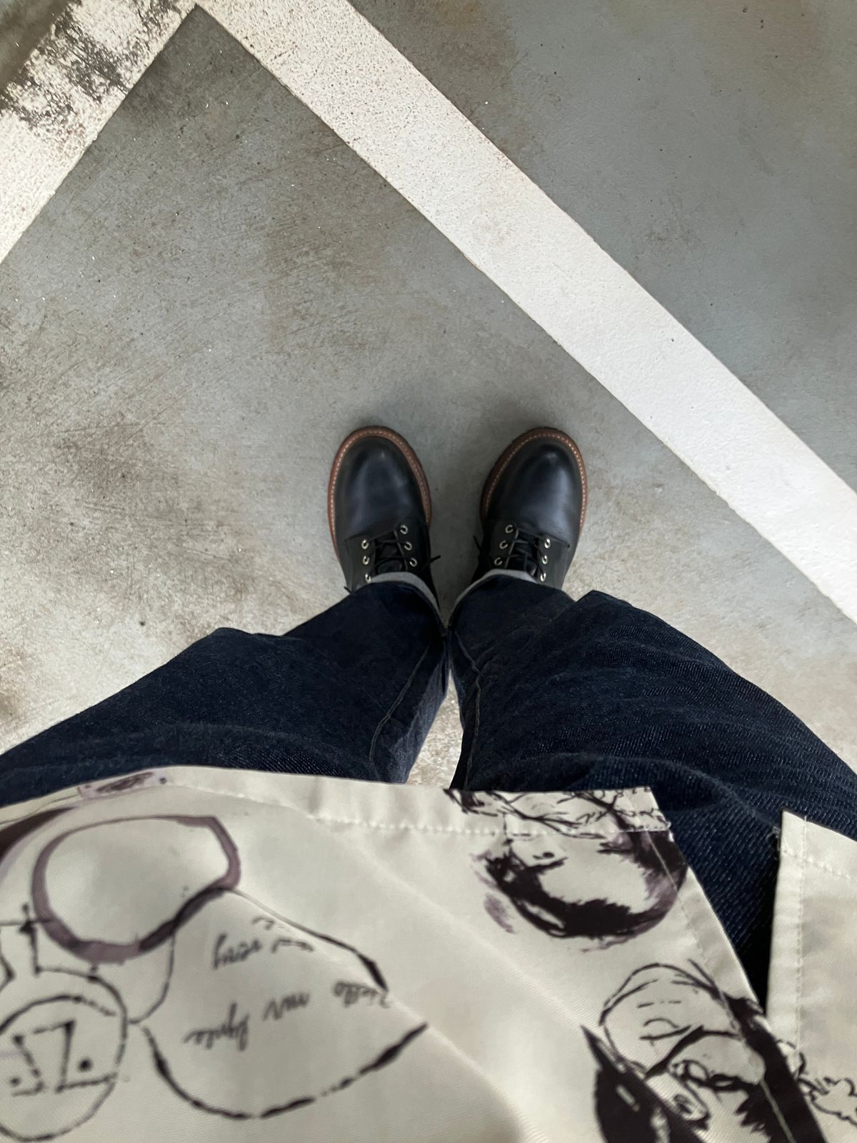 Photo by maru on June 21, 2025 of the Red Wing 8210 Logger Boots in S.B. Foot Black Chrome.