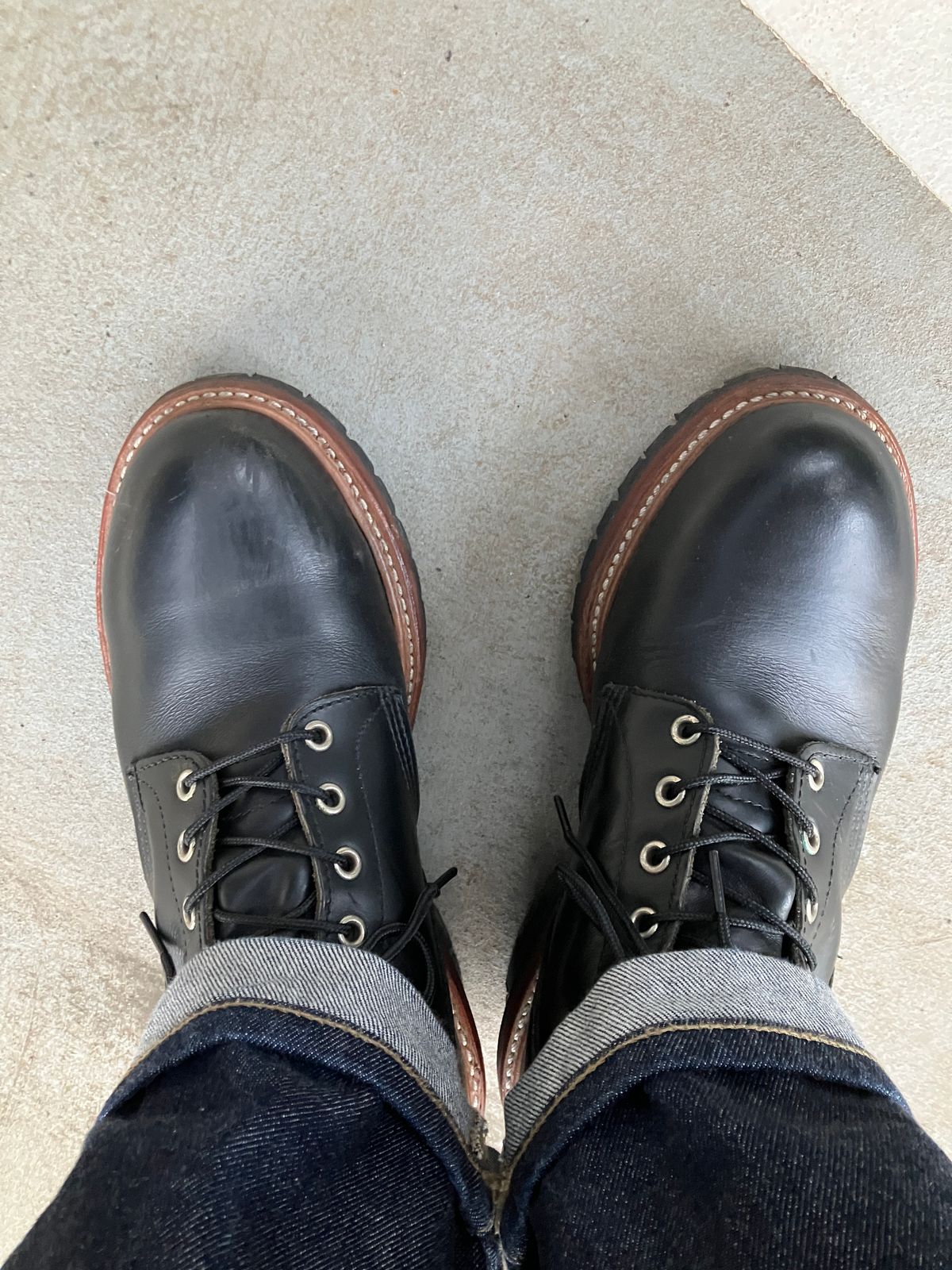 Photo by maru on June 21, 2025 of the Red Wing 8210 Logger Boots in S.B. Foot Black Chrome.