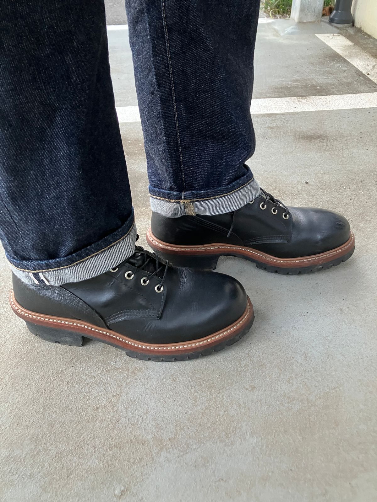 Photo by maru on June 21, 2025 of the Red Wing 8210 Logger Boots in S.B. Foot Black Chrome.