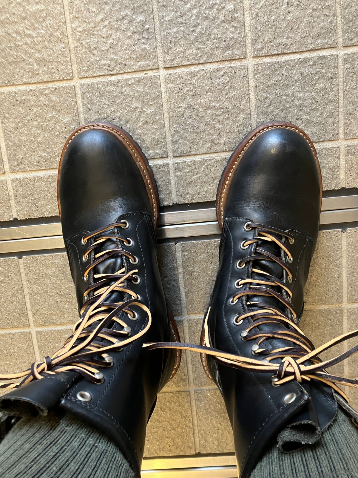 Photo by maru on July 5, 2025 of the Red Wing 8210 Logger Boots in S.B. Foot Black Chrome.