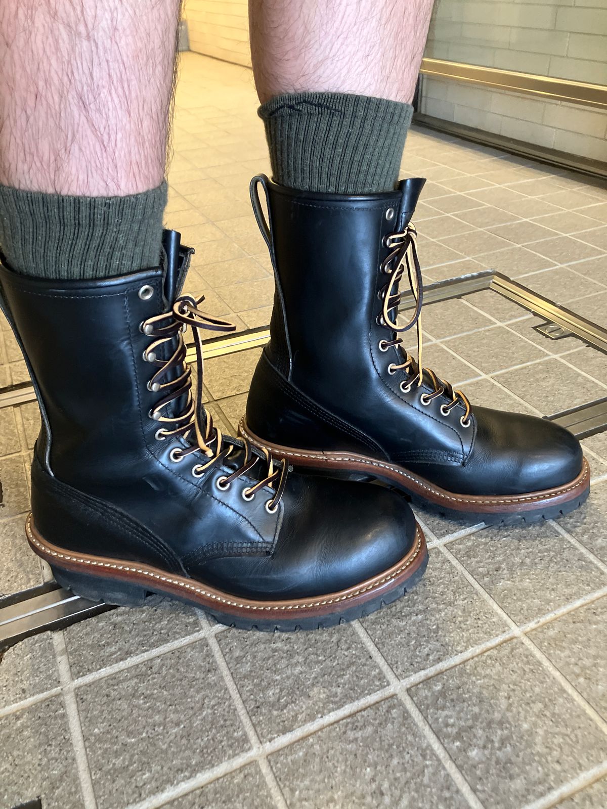 Photo by maru on July 5, 2025 of the Red Wing 8210 Logger Boots in S.B. Foot Black Chrome.