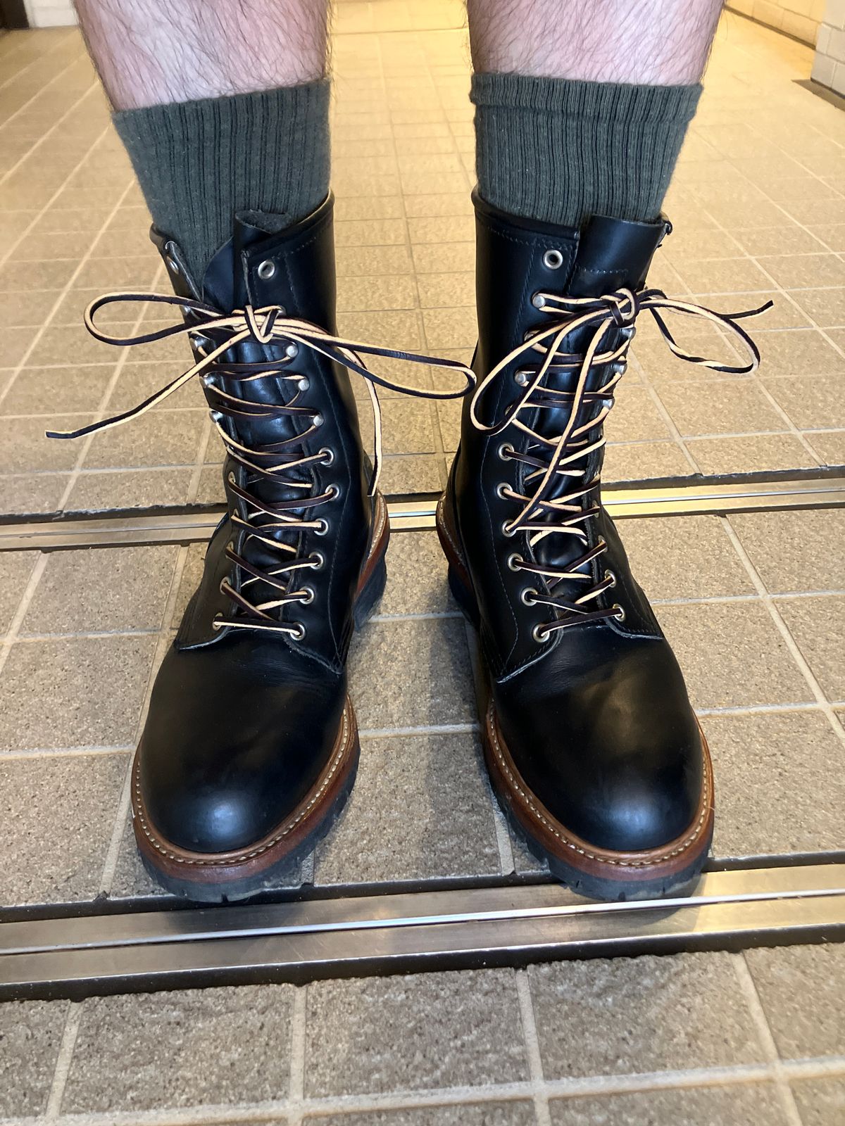 Photo by maru on July 5, 2025 of the Red Wing 8210 Logger Boots in S.B. Foot Black Chrome.