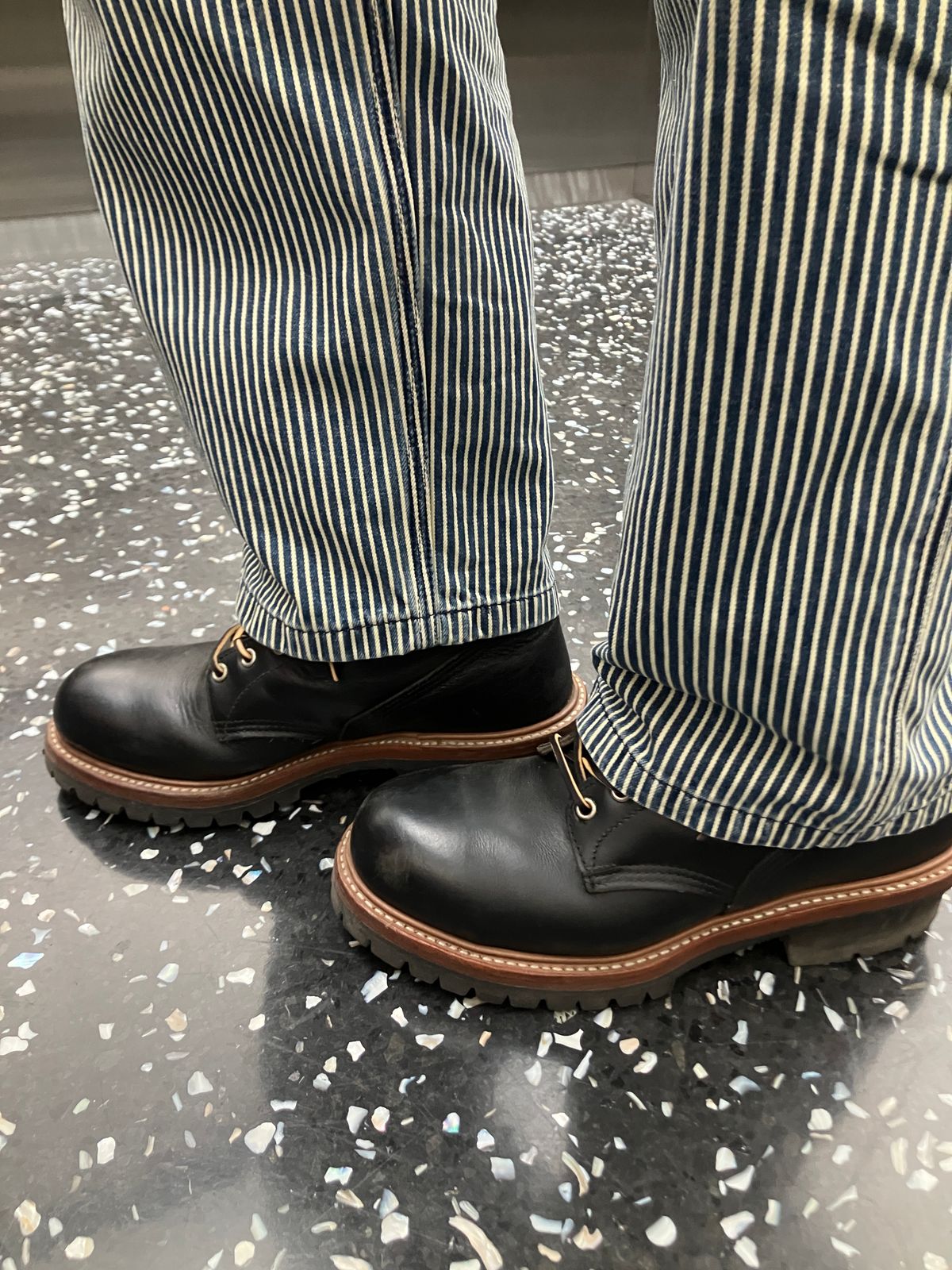 Photo by maru on July 31, 2025 of the Red Wing 8210 Logger Boots in S.B. Foot Black Chrome.