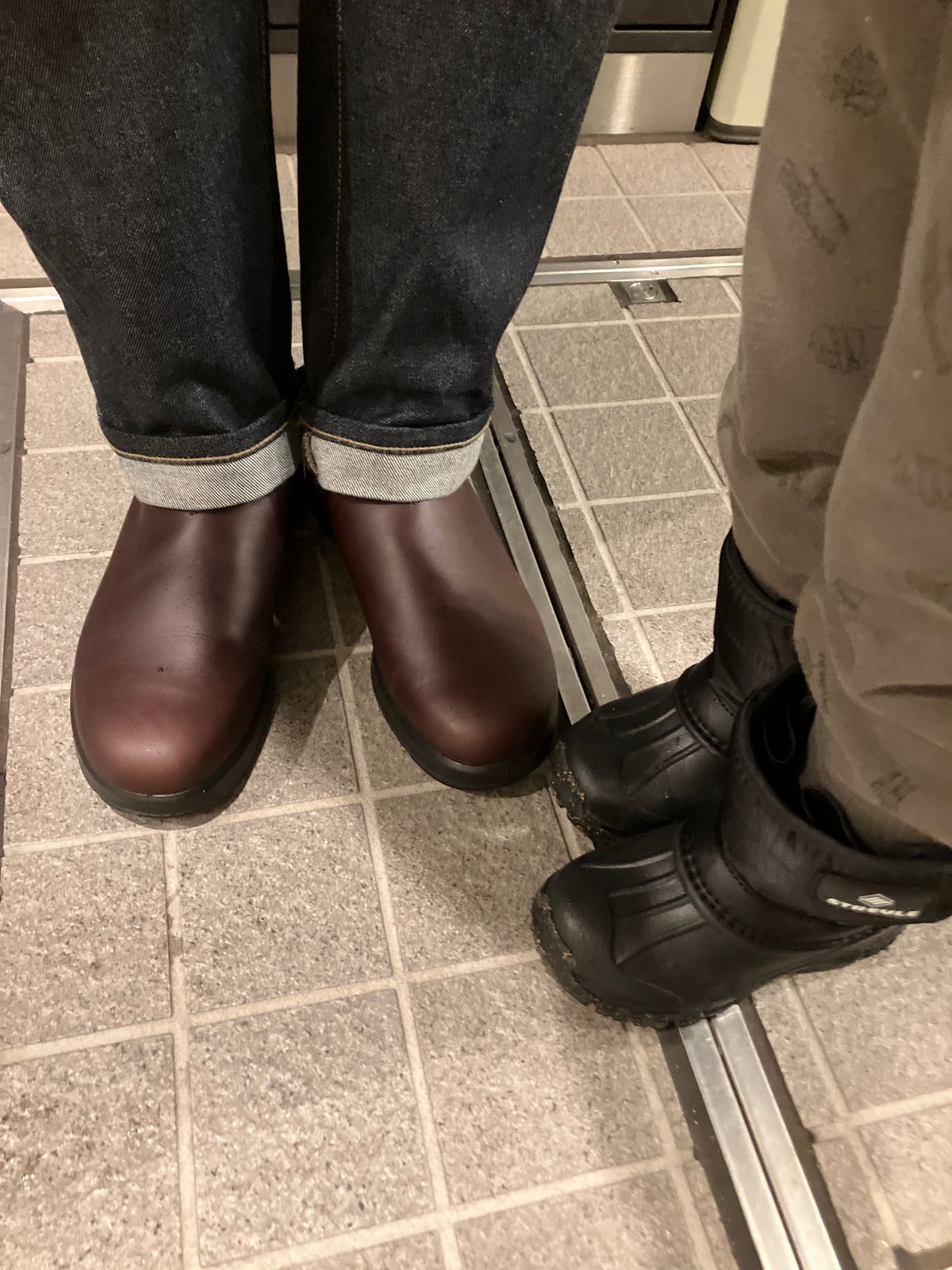 Photo by maru on March 16, 2025 of the Blundstone All TERRAIN in Blundstone / Cocoa Brown.