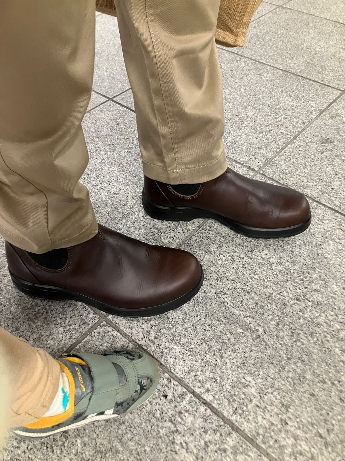 Photo by maru on March 22, 2025 of the Blundstone All TERRAIN in Blundstone / Cocoa Brown.