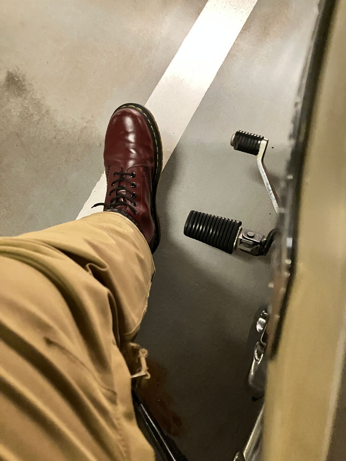 Photo by maru on December 22, 2024 of the Dr. Martens 1460 8Hole Boots in Dr. Martens Smooth Leather Cherry Red.