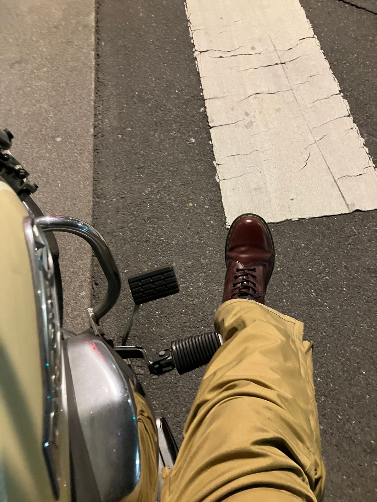 Photo by maru on December 22, 2024 of the Dr. Martens 1460 8Hole Boots in Dr. Martens Smooth Leather Cherry Red.