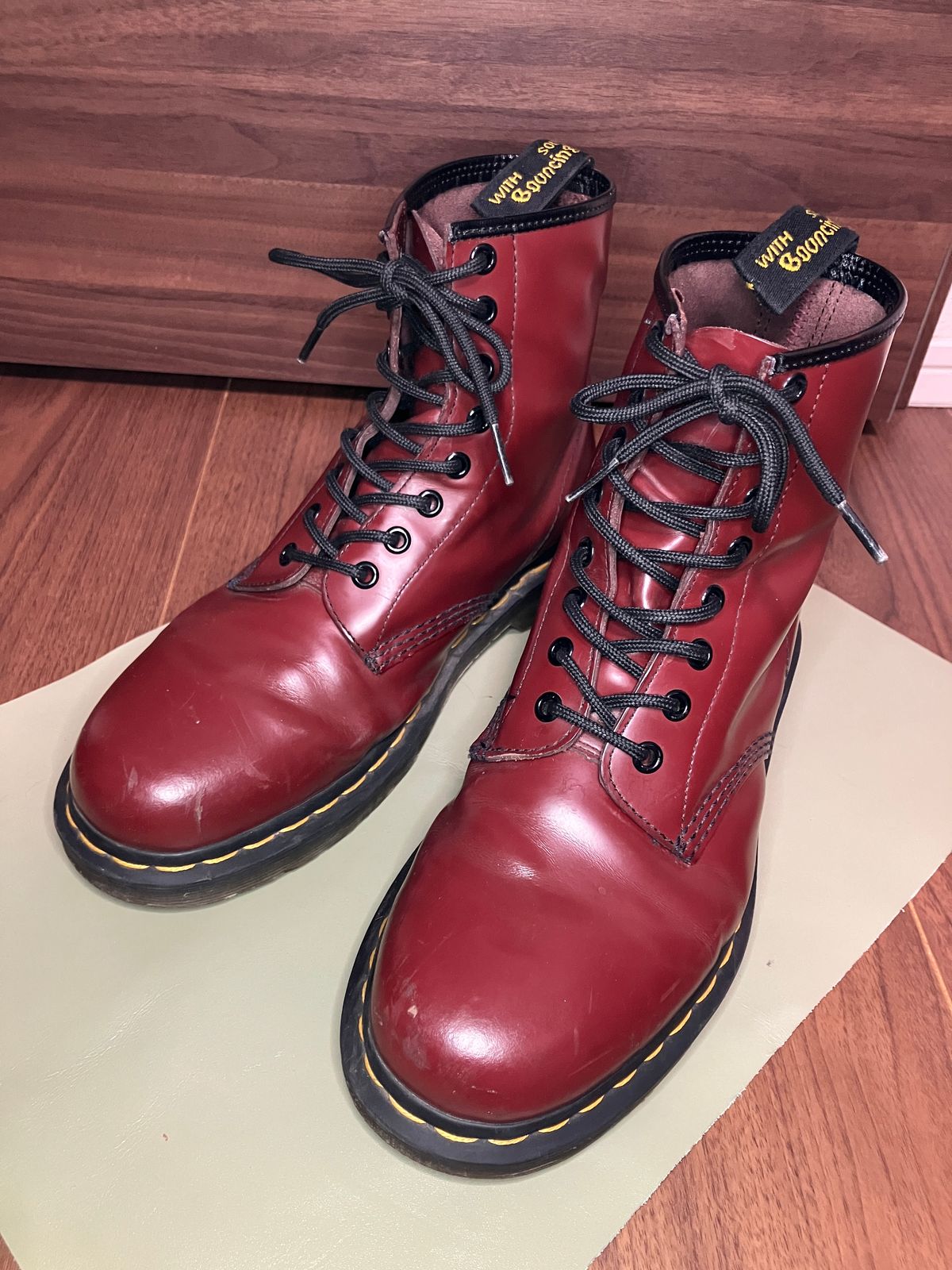 Photo by maru on December 23, 2024 of the Dr. Martens 1460 8Hole Boots in Dr. Martens Smooth Leather Cherry Red.