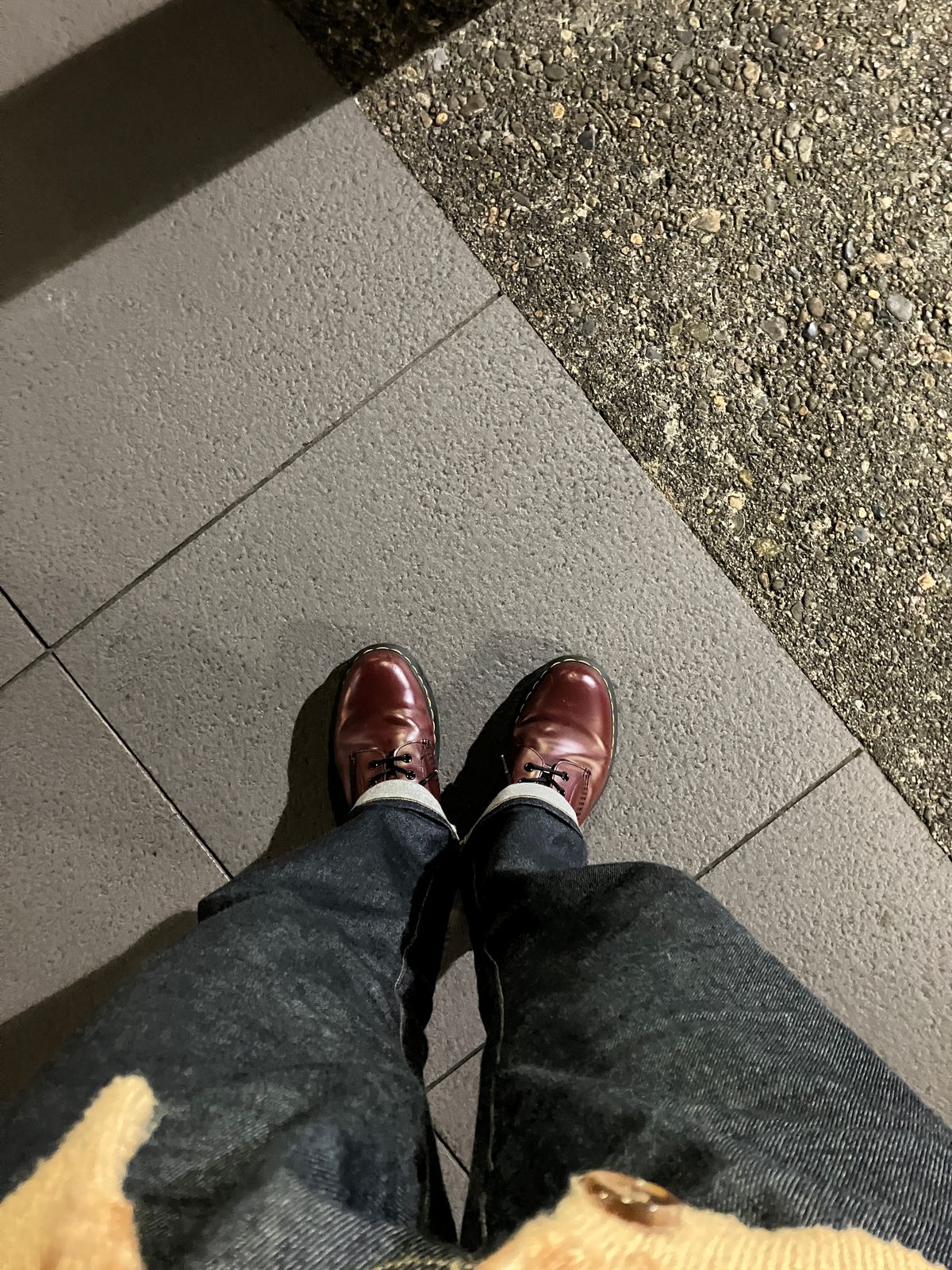 Photo by maru on February 2, 2025 of the Dr. Martens 1460 8Hole Boots in Dr. Martens Smooth Leather Cherry Red.