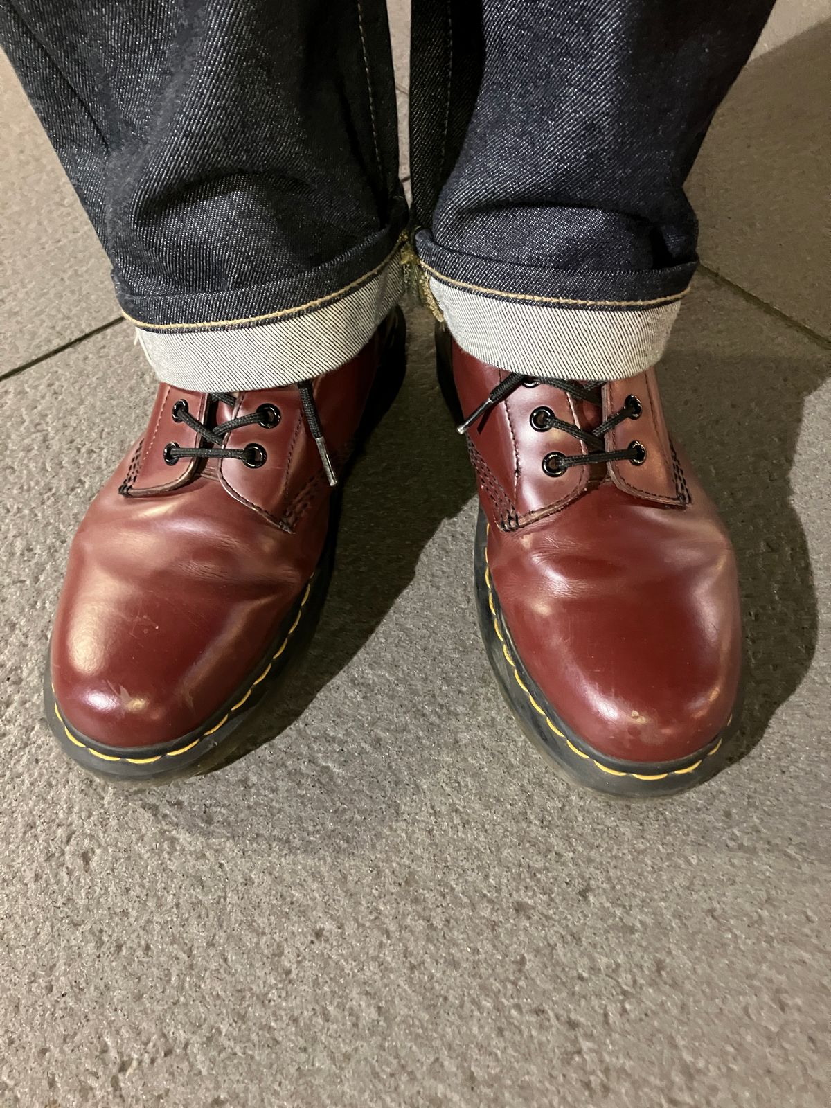 Photo by maru on February 2, 2025 of the Dr. Martens 1460 8Hole Boots in Dr. Martens Smooth Leather Cherry Red.