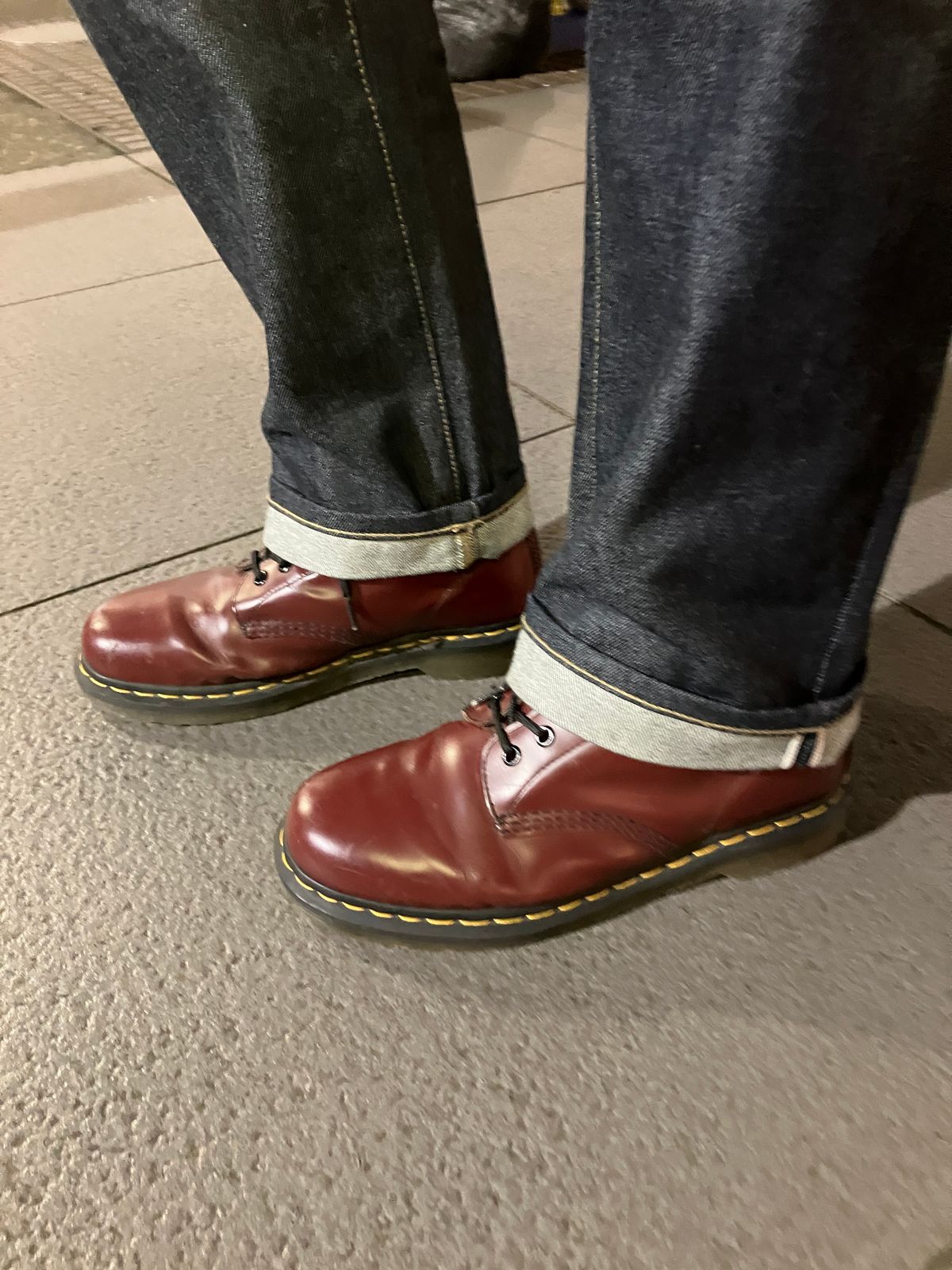 Photo by maru on February 2, 2025 of the Dr. Martens 1460 8Hole Boots in Dr. Martens Smooth Leather Cherry Red.