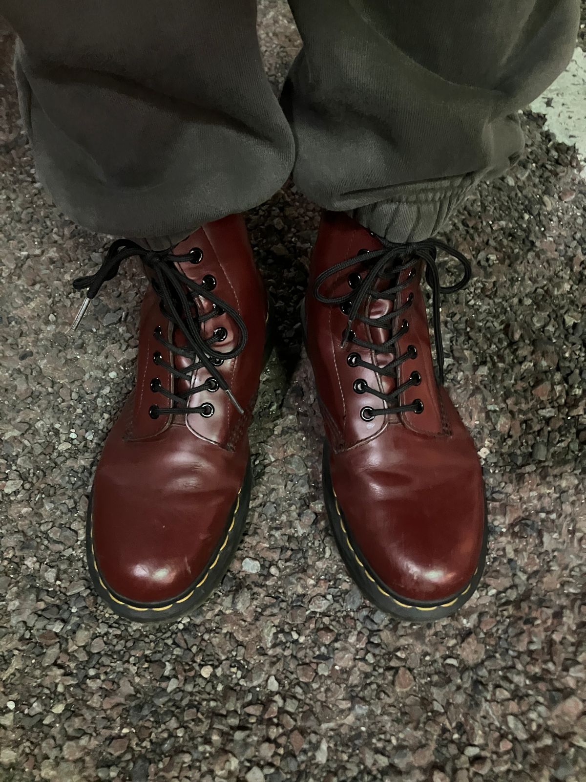 Photo by maru on April 6, 2025 of the Dr. Martens 1460 8Hole Boots in Dr. Martens Smooth Leather Cherry Red.