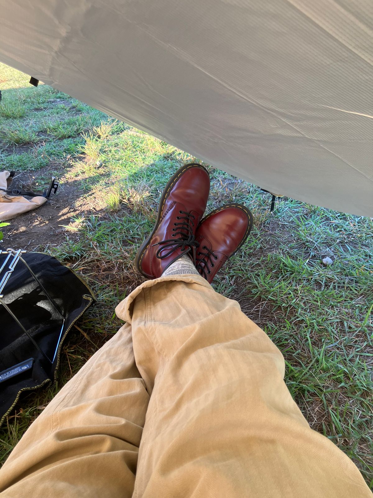 Photo by maru on October 14, 2024 of the Dr. Martens 1460 8Hole Boots in Dr. Martens Smooth Leather Cherry Red.