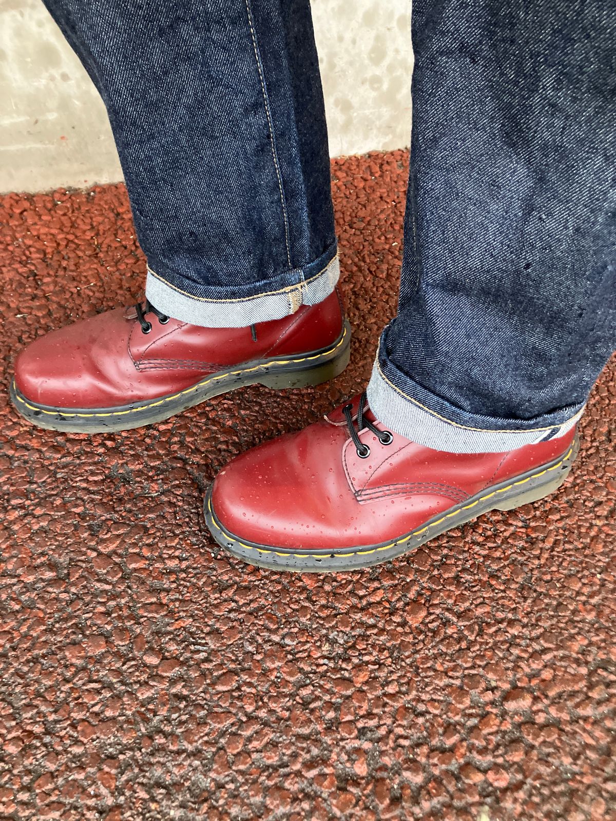 Photo by maru on May 2, 2025 of the Dr. Martens 1460 8Hole Boots in Dr. Martens Smooth Leather Cherry Red.