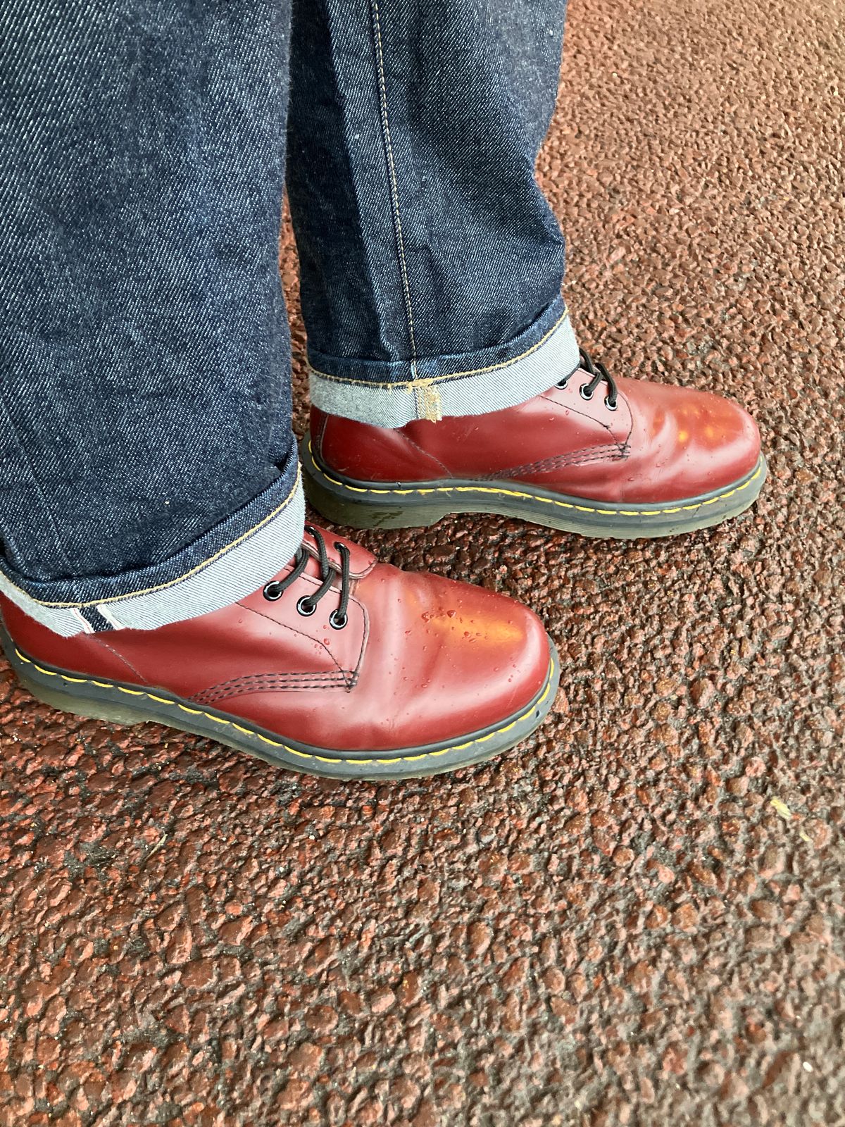 Photo by maru on May 2, 2025 of the Dr. Martens 1460 8Hole Boots in Dr. Martens Smooth Leather Cherry Red.