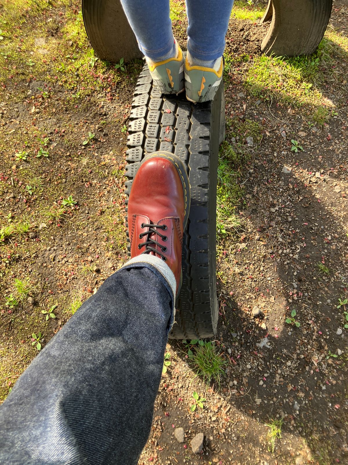 Photo by maru on May 3, 2025 of the Dr. Martens 1460 8Hole Boots in Dr. Martens Smooth Leather Cherry Red.