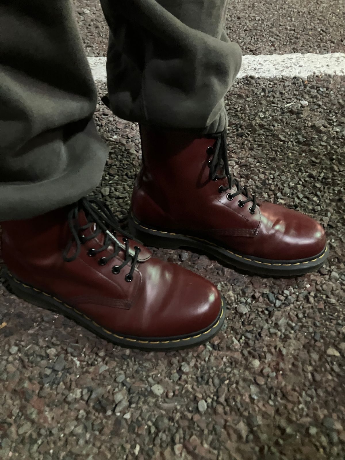 Photo by maru on April 6, 2025 of the Dr. Martens 1460 8Hole Boots in Dr. Martens Smooth Leather Cherry Red.