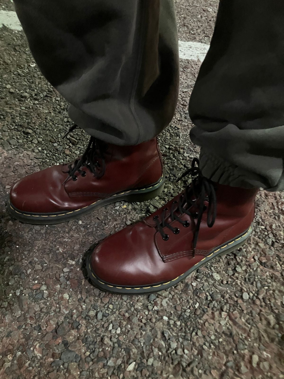 Photo by maru on April 6, 2025 of the Dr. Martens 1460 8Hole Boots in Dr. Martens Smooth Leather Cherry Red.