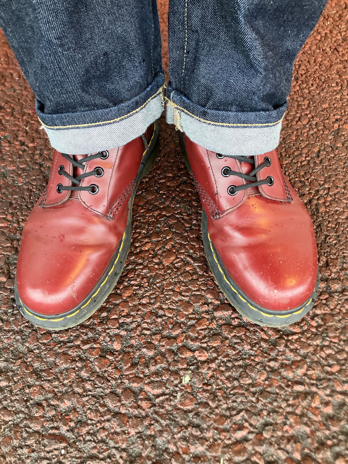 Photo by maru on May 2, 2025 of the Dr. Martens 1460 8Hole Boots in Dr. Martens Smooth Leather Cherry Red.