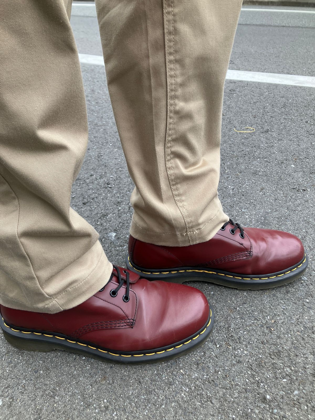 Photo by maru on August 9, 2025 of the Dr. Martens 1460 8Hole Boots in Dr. Martens Smooth Leather Cherry Red.