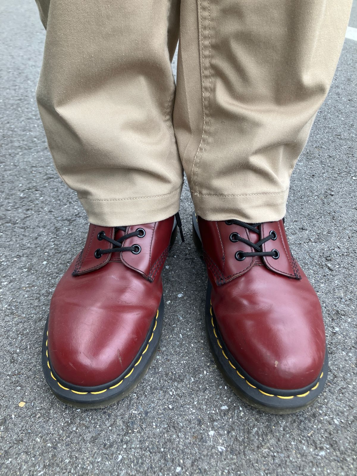 Photo by maru on August 9, 2025 of the Dr. Martens 1460 8Hole Boots in Dr. Martens Smooth Leather Cherry Red.