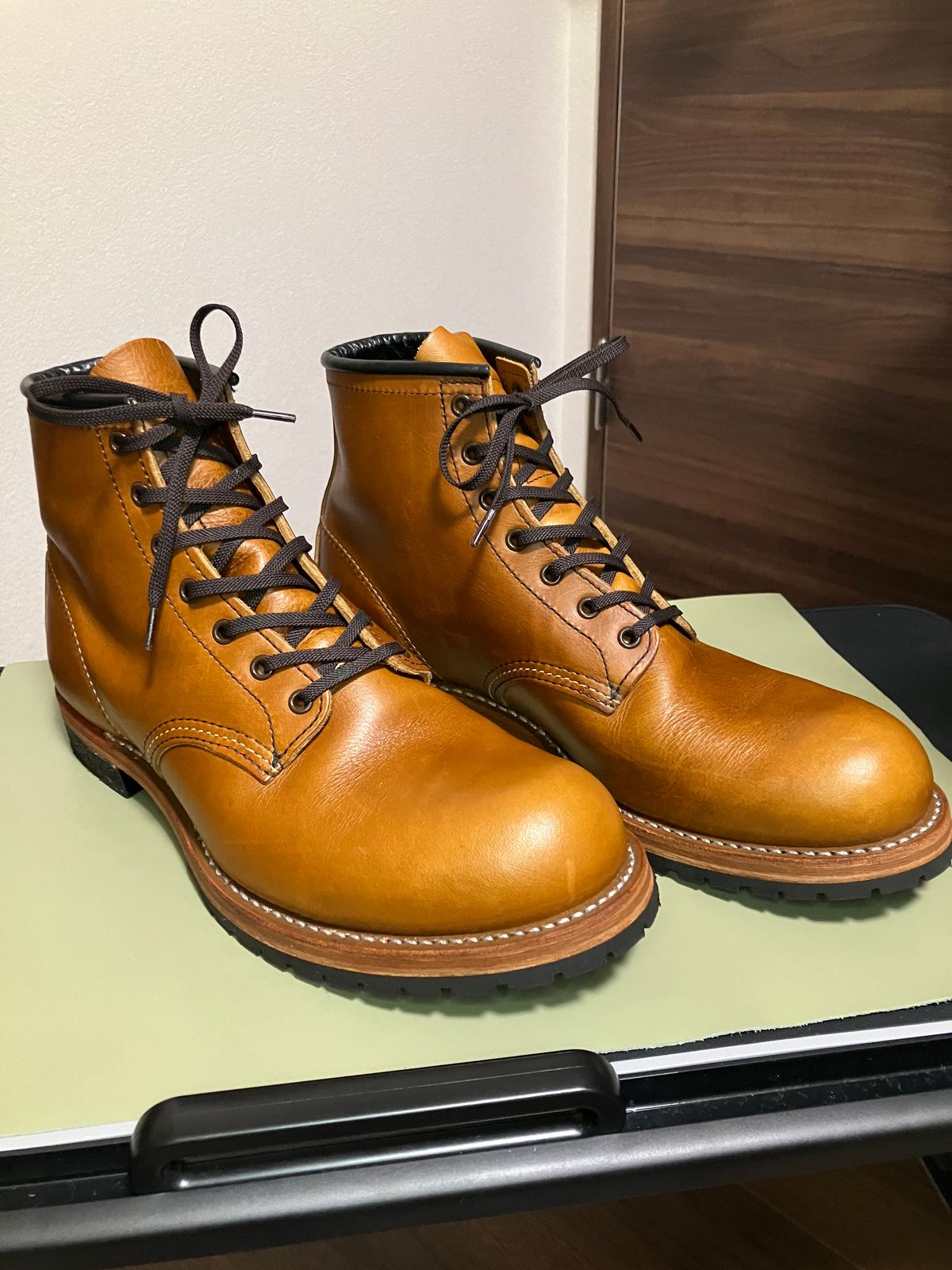 Photo by maru on October 6, 2024 of the Red Wing Beckman in S.B. Foot Chestnut Featherstone.