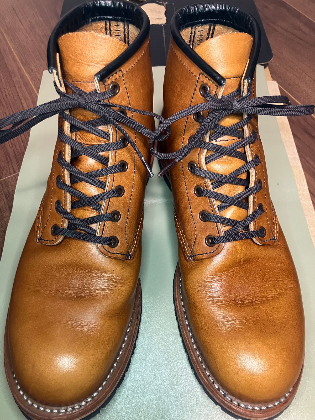 Photo by maru on January 11, 2025 of the Red Wing Beckman in S.B. Foot Chestnut Featherstone.
